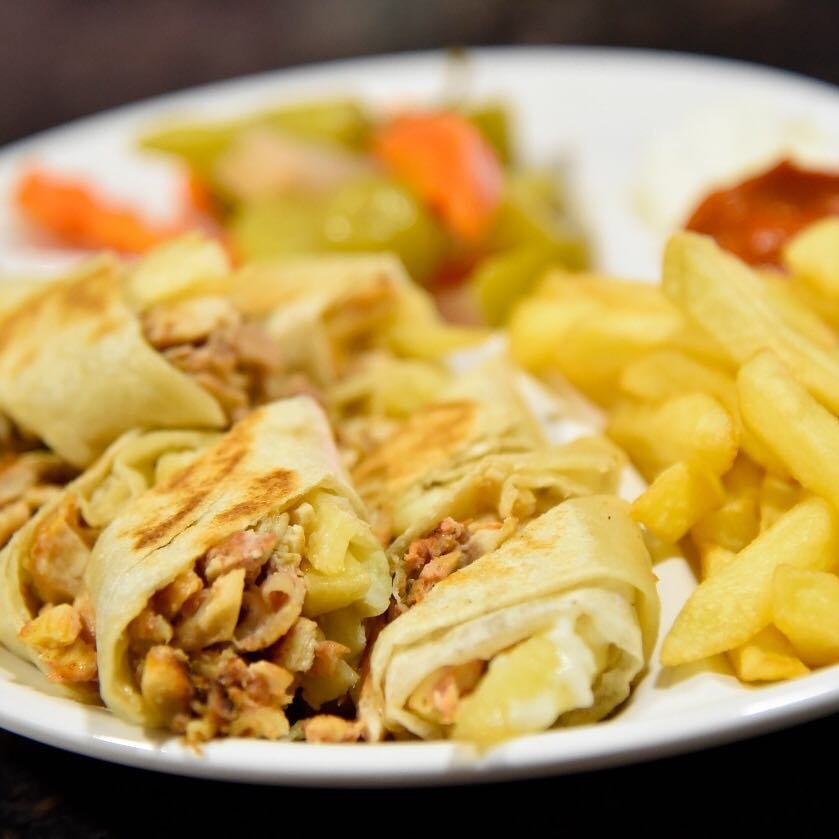مطعم ومشاوي الأيام