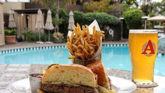 مطعم بول سيد Poolside (الأسعار+ المنيو+ الموقع)