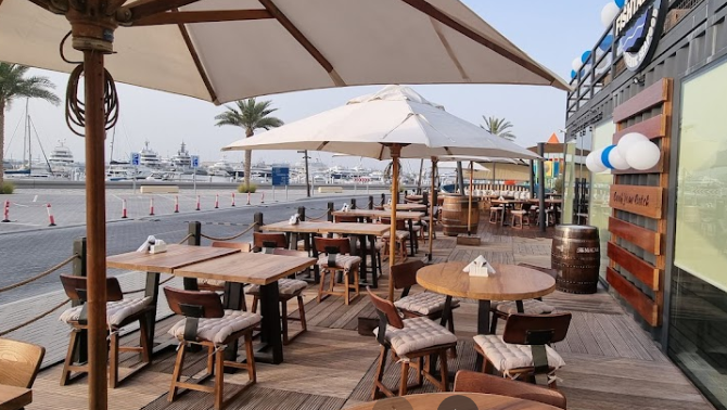 مطعم فيش تايلز 