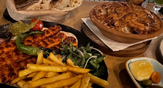 مطعم عجاتى دبى